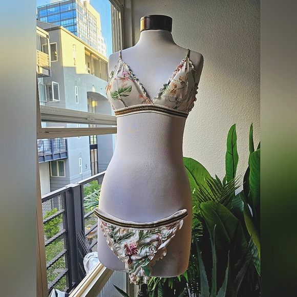 H&M Padded Triangle Bikini Top (14) & Cheeky Bikini Bottom (6) - Tropical Jungle - Picture 2 of 11